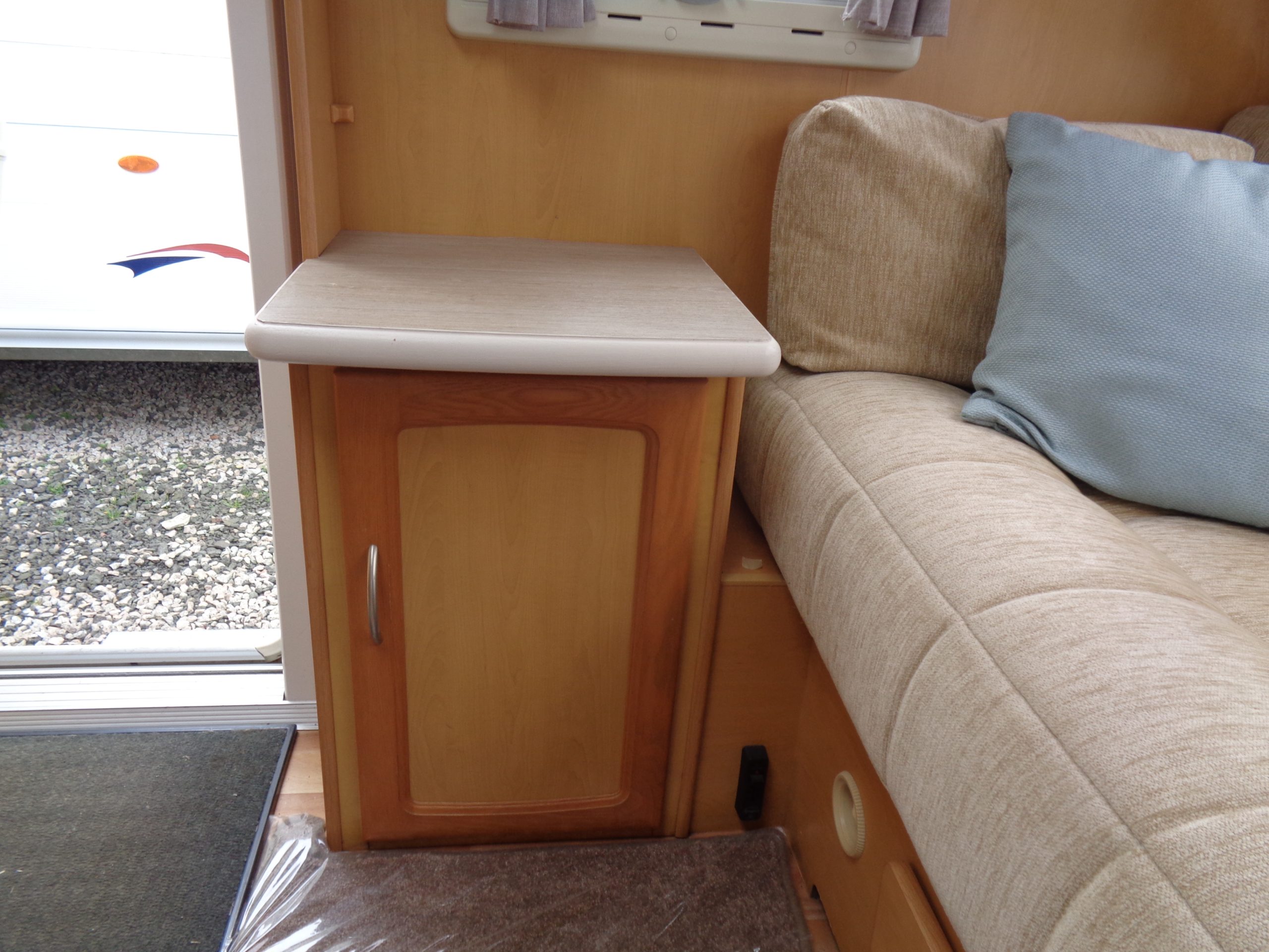 Caravan No. 33 - 2005 Compass Omega 540 4 berth, £7,100 - Murray ...