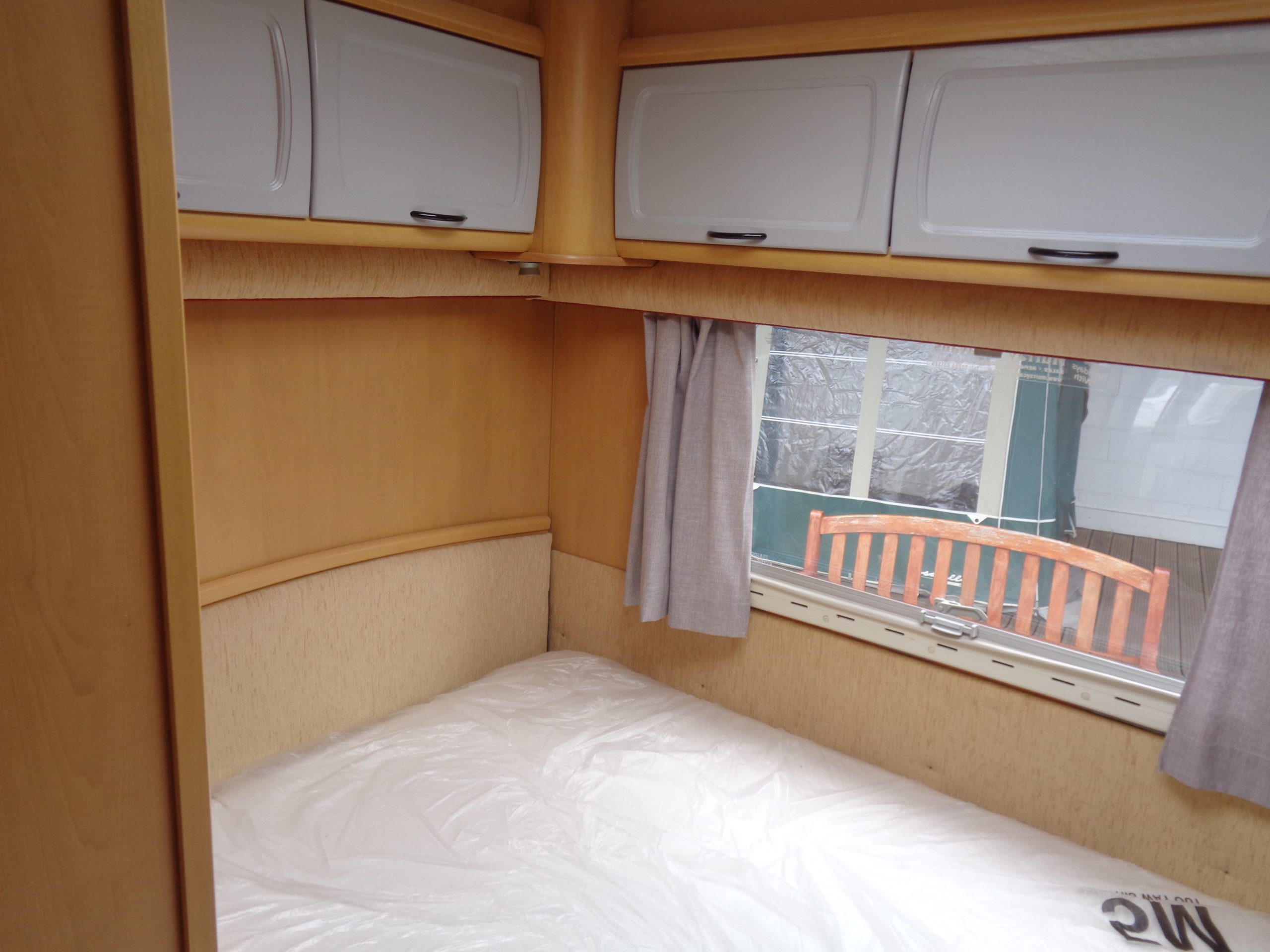 Caravan No. 33 - 2005 Compass Omega 540 4 berth, £7,100 - Murray ...