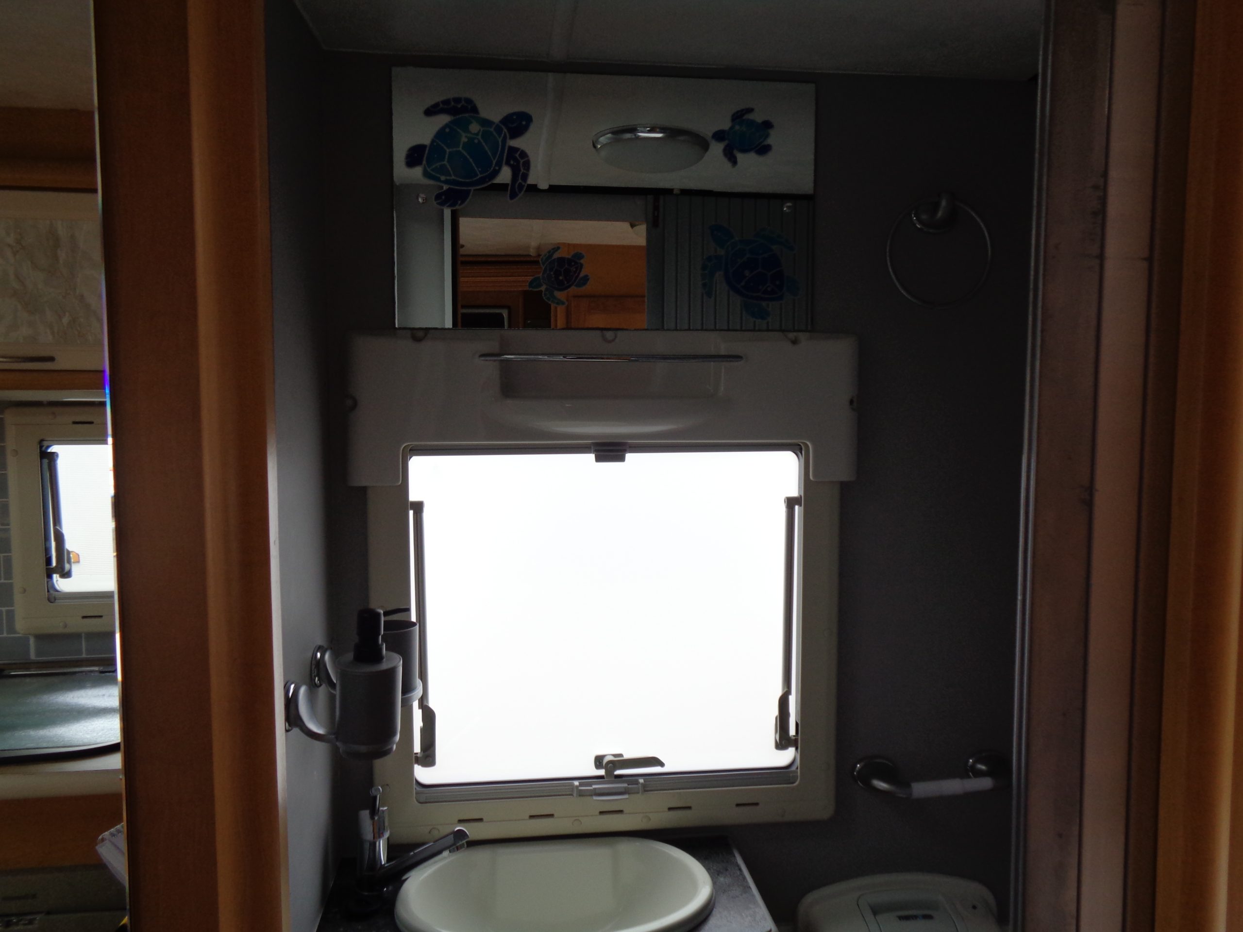 Caravan No. 33 - 2005 Compass Omega 540 4 berth, £7,100 - Murray ...